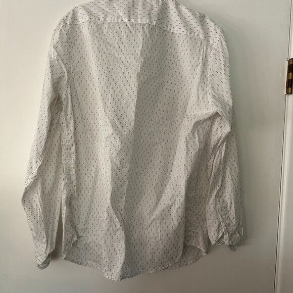 Subtle pattern untucked button down collared shirt, Mens Small - Picture 3 of 6